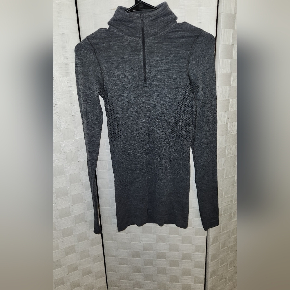 The North Face Women's Charcoal Long Sleeve Top Sz XS - Picture 3 of 6